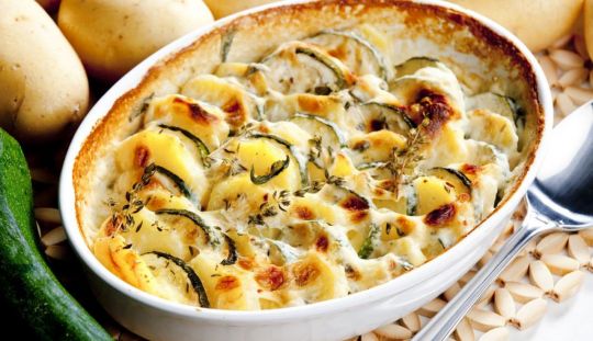 Cartofi cu dovlecei la cuptor