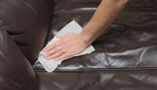 Cum sa ai grija de o canapea de piele?