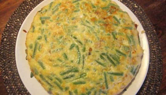 Fasole verde cu omleta la cuptor