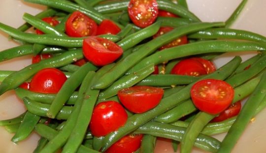 Reteta: Fasole verde cu rosii