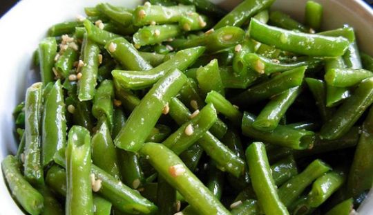   Afla cum se prepara mancarea de fasole verde cu unt