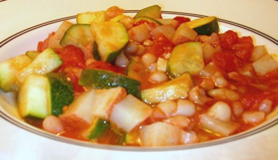    Afla cum se face fasolea uscata cu legume