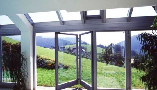 Cum se dezasambleaza ferestrele glisante?