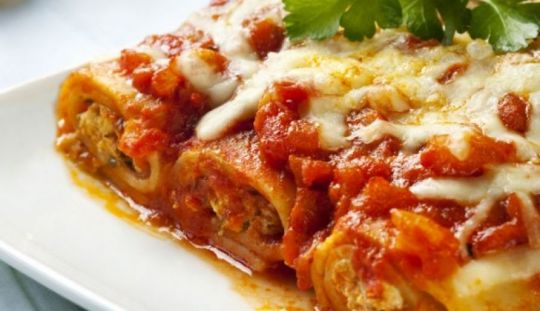 Afla cum se prepara pastele Cannelloni cu pui si seminte de pin