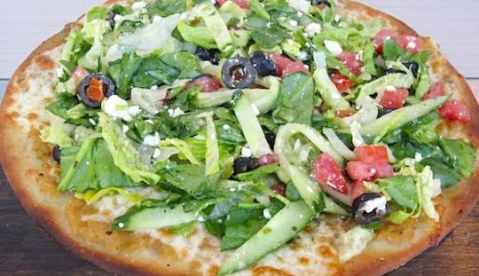 Afla cum se prepara pizza sub forma de salata