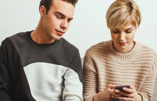 Cum sa iti controlezi gelozia