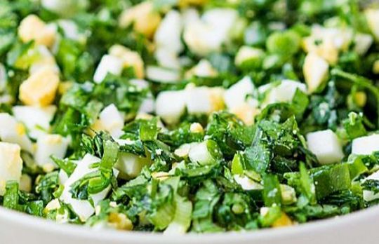 Cum sa faci SALATA de LEURDA cu OUA si BRANZA