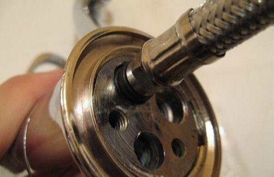 Cum se inlocuieste bateria de la chiuveta de la baie