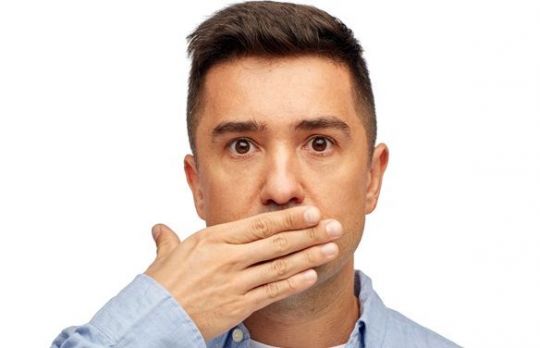 Cum sa scapi de respiratia urat mirositoare. Aplica o metoda 100% naturala