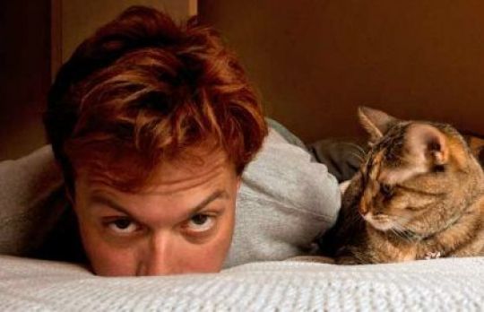 Cum sa te bucuri de PISICA ta. Vezi ce se intampla daca dormi cu ea in pat