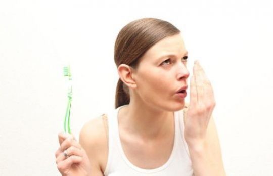 Cum afli daca suferi de HALITOZA - RESPIRATIA URATA