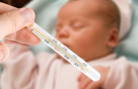 Cum sa scazi FEBRA COPILULUI. Medicamentele nu sunt necesare!