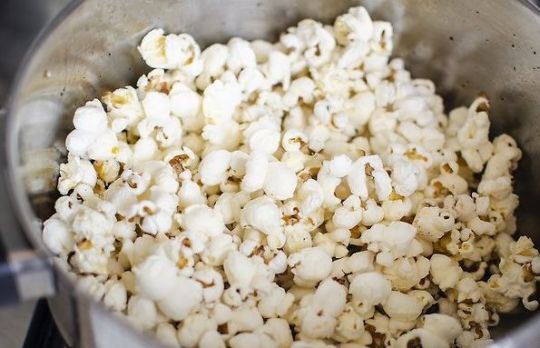 Cum sa pastrezi popcornul proaspat