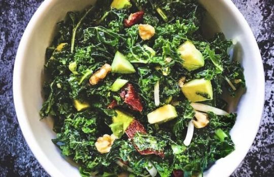 Cum sa faci salata de varza kale