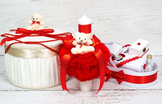 SelfEvents.ro a lansat seturi tematice biserica: cutie de hainute, lumanare si trusou botez. Descopera-le acum!