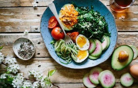 Cum sa alegi intre dieta Keto si dietele cu continut redus de carbohidrati