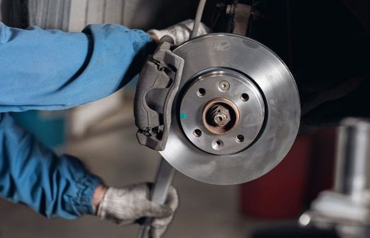 La cat timp se schimba placutele de frana