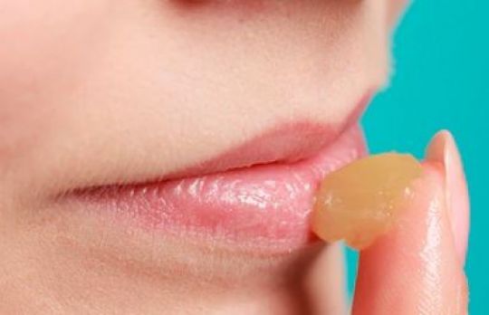 Cum sa exfoliezi buzele