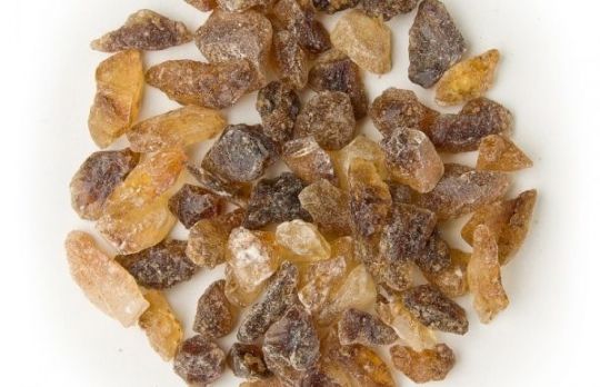 Beneficiile consumului de zahar candel brun