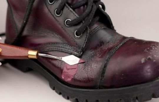 Cum sa repari pantofii din piele sintetica