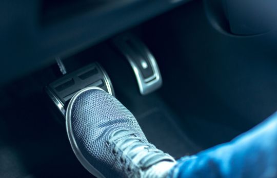 Cum sa opresti o masina ramasa fara frane