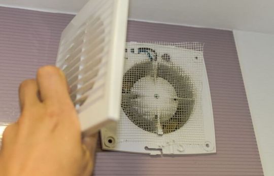 Cum sa cureti ventilatorul de baie