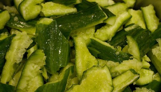 Castraveti murati in otet cu boabe de mustar